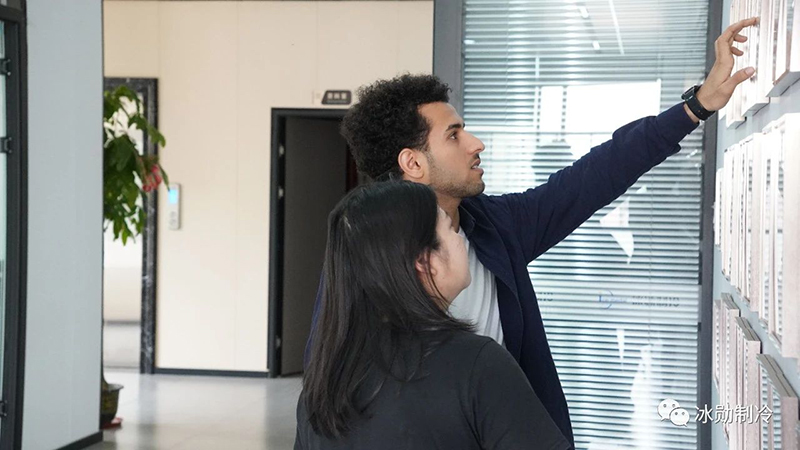 Nhiệt liệt chào mừng Yousif đến từ Yemen đã đi một chặng đường dài để đến thăm Icemedal 