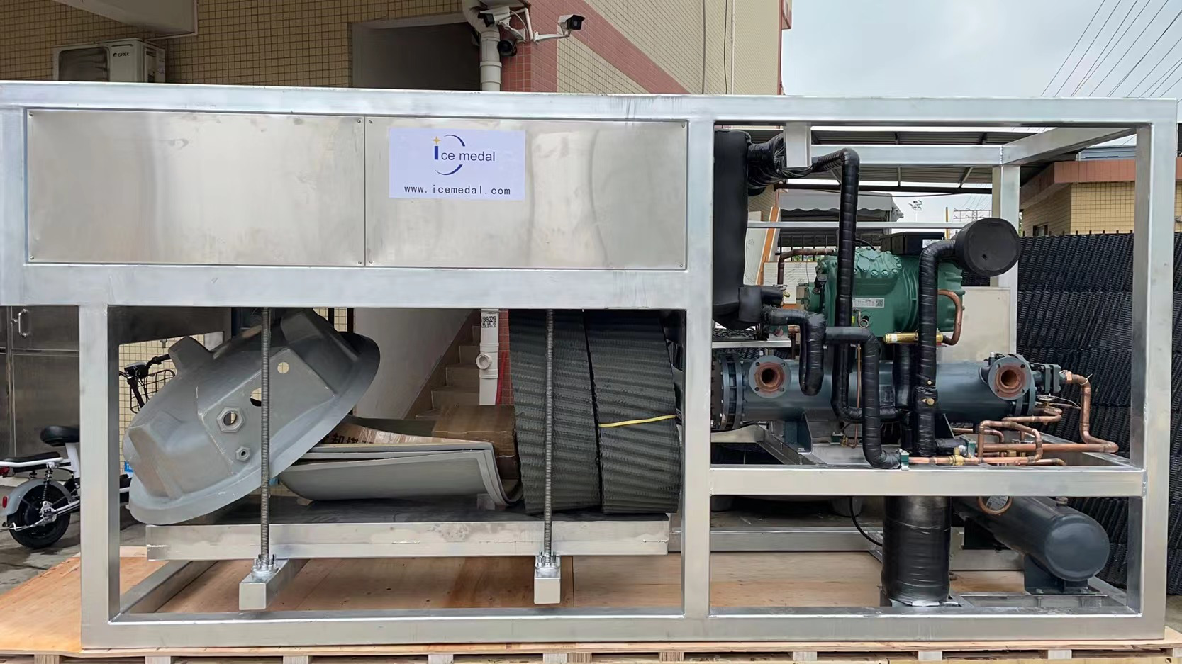 Máy làm đá khối làm mát trực tiếp 3 tấn của Icemedal sẽ sớm được vận chuyển