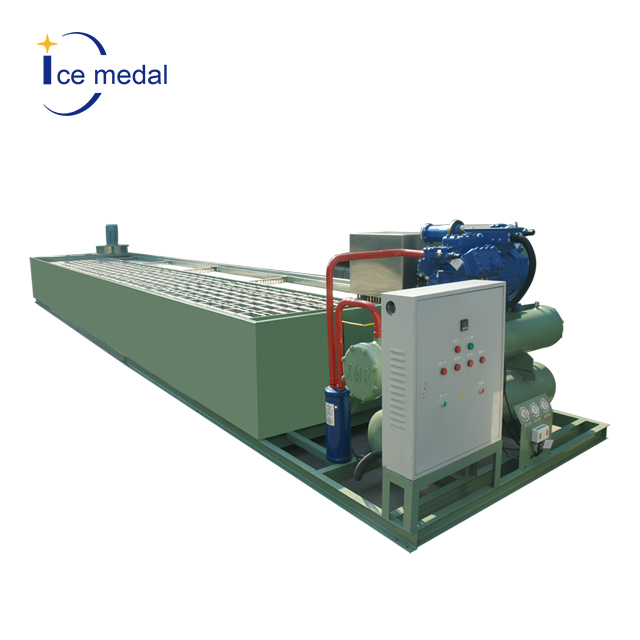 Máy làm đá Block có cần vệ sinh thường xuyên không