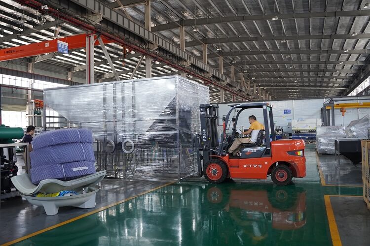 m&aacute;y l&agrave;m đ&aacute; vi&ecirc;n đưa v&agrave;o sử dụng