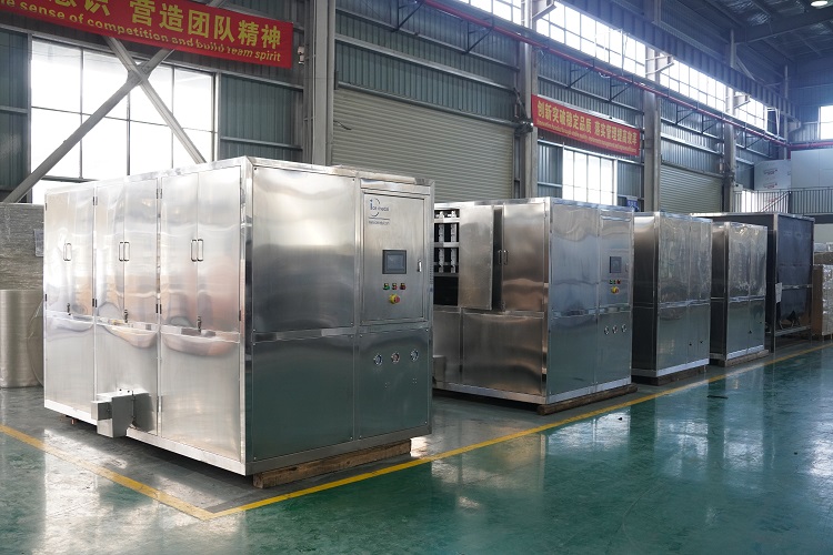 m&aacute;y l&agrave;m đ&aacute; vi&ecirc;n