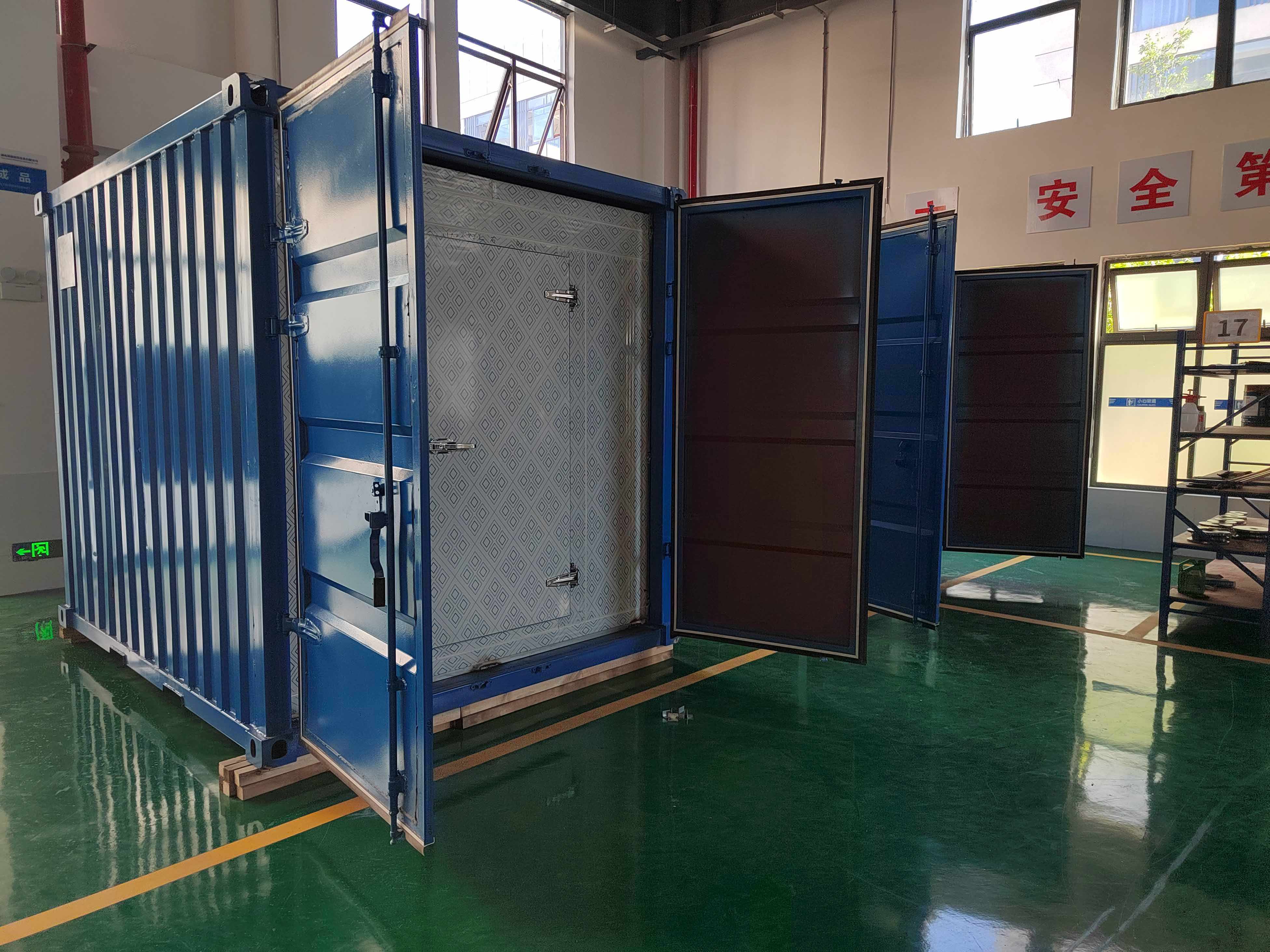 Phòng lạnh container Icemedal đang được sản xuất