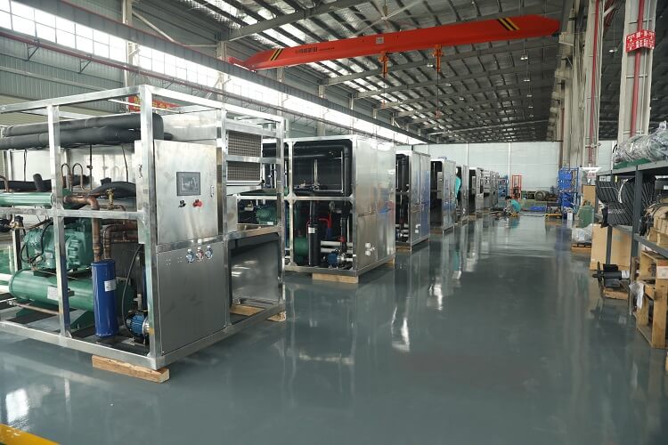 qu&aacute; tr&igrave;nh sản xuất m&aacute;y l&agrave;m đ&aacute; vi&ecirc;n