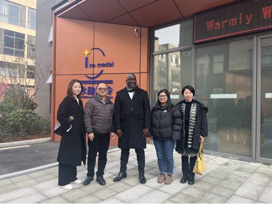 Chào mừng khách hàng Guinea đến thăm Icemedal