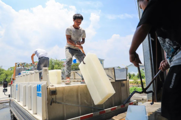  Khối băng để bán buôn 