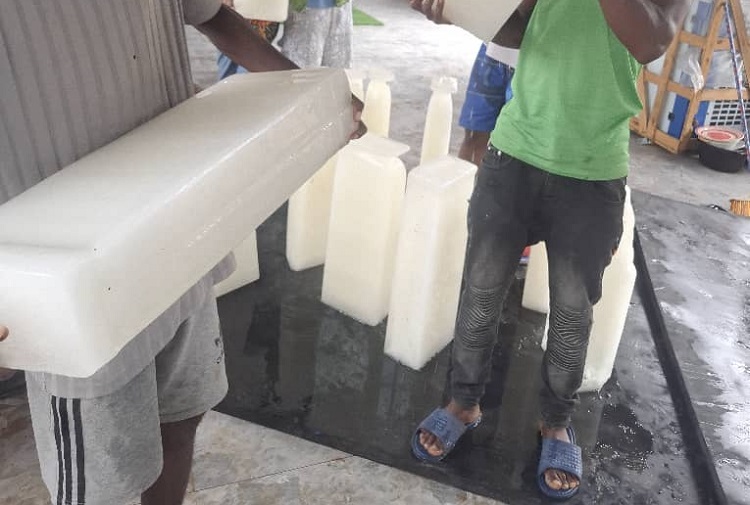 khối đ&aacute; cho kh&aacute;ch h&agrave;ng Congo