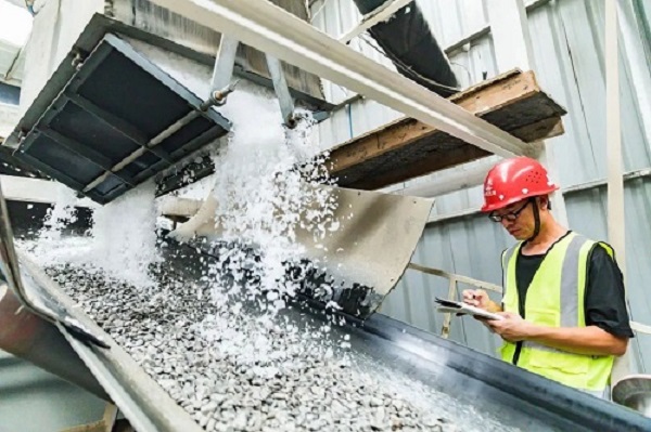 vảy băng để l&agrave;m m&aacute;t b&ecirc; t&ocirc;ng